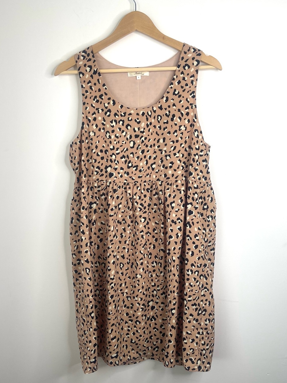 Andree women’s Leopard Print Sleeveless Dress size small